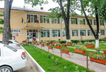 Anchetă a ISJ Galaţi la o şcoală din Tecuci unde o elevă din clasa pregătitoare a sărit pe geam, de la etajul întâi, după ce a fost încuiată în clasă, din greşeală