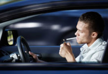 Șoferul unui bolid de lux din Galați, amendat cu 15.000 lei după ce a aruncat un muc de țigară pe geamul mașinii și a refuzat să îl ridice de pe jos la sesizarea jandarmilor