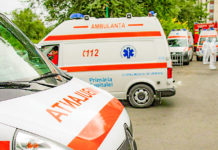 Un ambulanțier a fost înjunghiat în abdomen de pacientul de 78 de ani pe care îl transporta