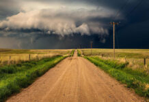 Furtuni cu grindină și vijelii în jumătate de țară. Atenționare de vreme rea de la meteorologi