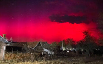 Aurora boreală în România: cerul capătă culori roșiatice în timpul nopții